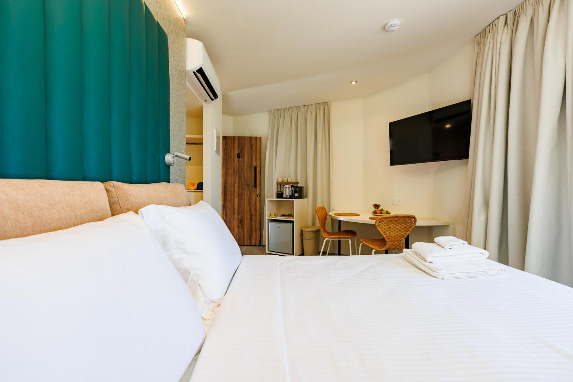 The Palm Suites - Adults Only Лимасол Экстерьер фото